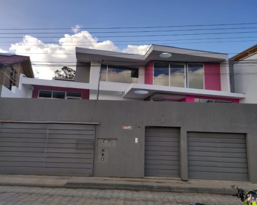 House With Spectacular View of Cuenca for Lease Near Universidad Catolica - Front