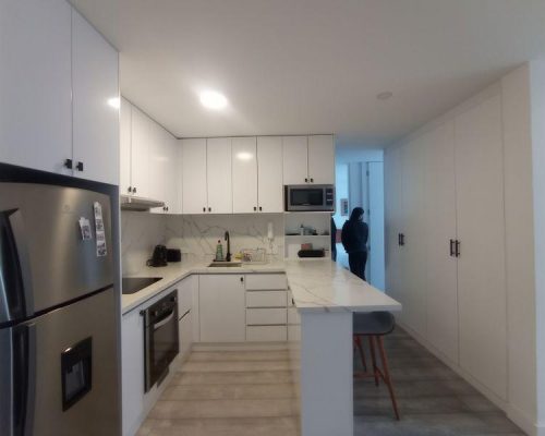 Modern 2BDR Riverfront Suite with Excellent Views of the City Kitchen