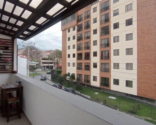 Modern 3BDR Apartment in one of the Most Sought-After Areas of Cuenca - Balcony
