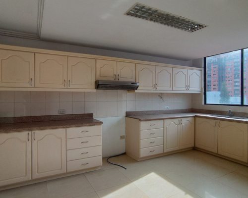 Oversized 3BDR Apartment in Gringolandia with Several Views - Kitchen 2