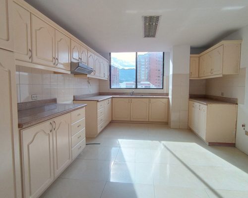 Oversized 3BDR Apartment in Gringolandia with Several Views - Kitchen 3