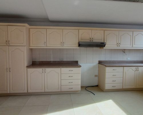 Oversized 3BDR Apartment in Gringolandia with Several Views - Kitchen