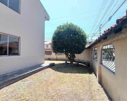 Spacious 4BDR Home with Green Area in Popular Neighborhood -12