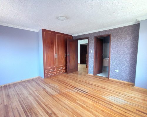 Spacious 4BDR Home with Green Area in Popular Neighborhood -22