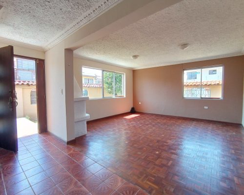Spacious 4BDR Home with Green Area in Popular Neighborhood -8