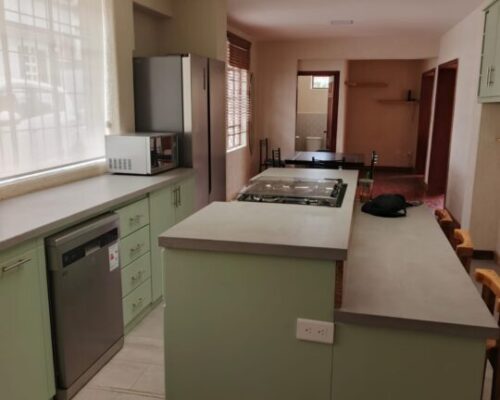 Spacious 6 Bedroom Home With Large Yard & Parking 18