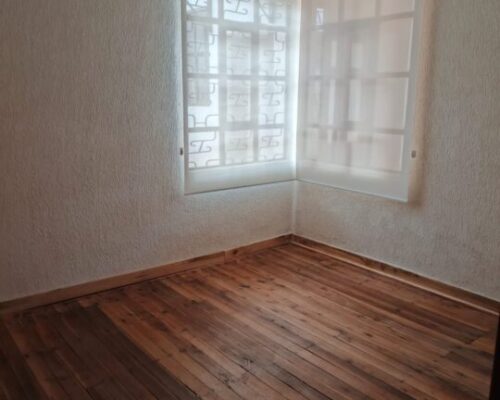 Spacious 6 Bedroom Home With Large Yard & Parking 2