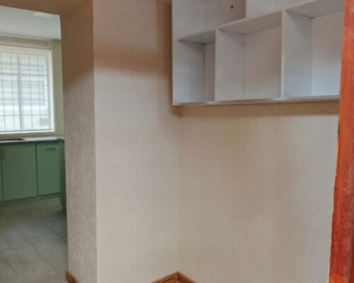 Spacious 6 Bedroom Home With Large Yard & Parking 20