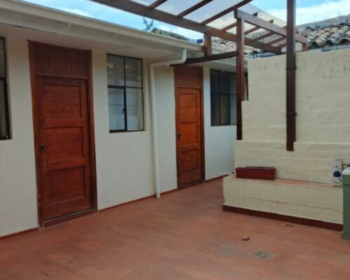 Spacious 6 Bedroom Home With Large Yard & Parking 23