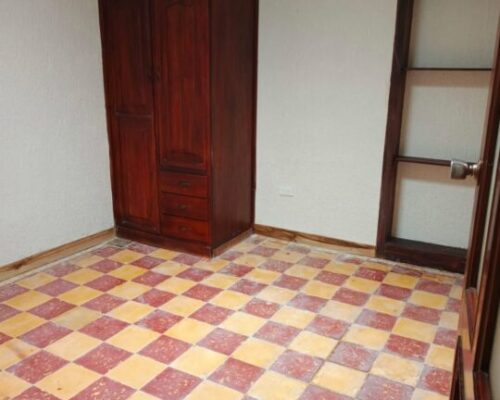Spacious 6 Bedroom Home With Large Yard & Parking 25