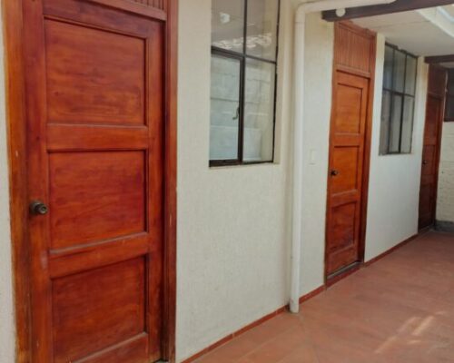 Spacious 6 Bedroom Home With Large Yard & Parking 28
