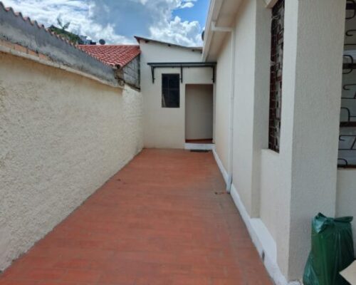 Spacious 6 Bedroom Home With Large Yard & Parking 3