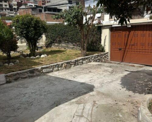 Spacious 6 Bedroom Home With Large Yard & Parking 7