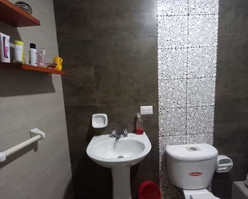 Spacious House For Sale In Downtown Cuenca - Bathroom 2
