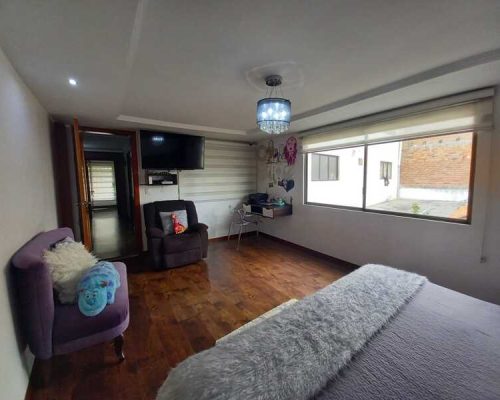Spacious House For Sale In Downtown Cuenca - Bedroom 3