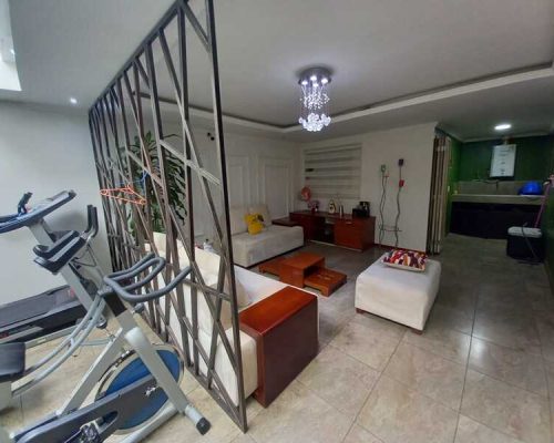 Spacious House For Sale In Downtown Cuenca - Living 4