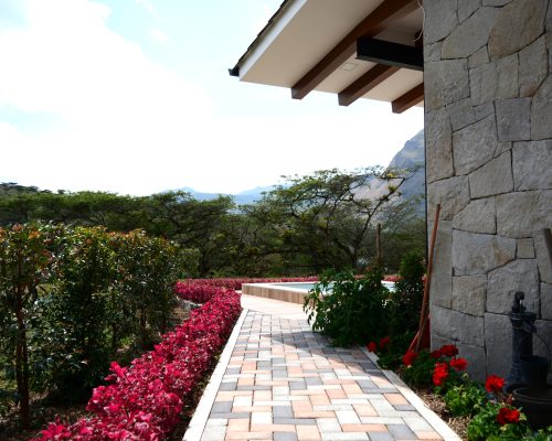 Stunning 4BDR Home in Exclusive Gated Community in Yunguilla Valley - Entrance 4