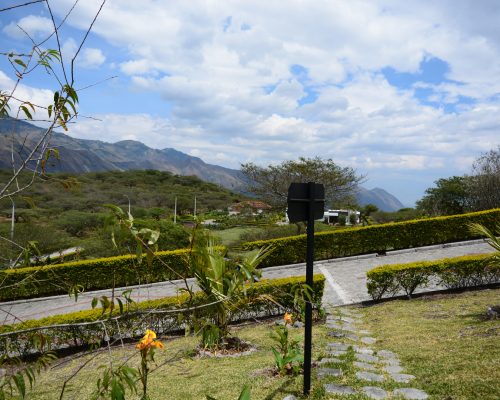 Stunning 4BDR Home in Exclusive Gated Community in Yunguilla Valley - Garden 1