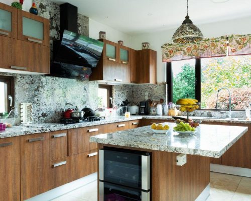 Stunning 4BDR Home in Exclusive Hacienda El Alamo - kitchen