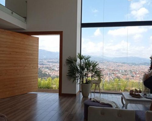 Stunning 4BRD Modern House in Turi with Panoramic Views of the City - entrance2