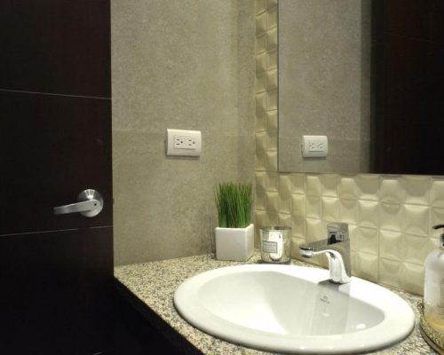 Stunning Ground Floor 2BDR Apartment In Front of the River - Bathroom 4