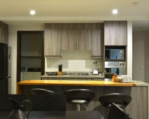 Stunning Ground Floor 2BDR Apartment In Front of the River - Kitchen 3