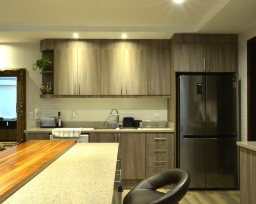 Stunning Ground Floor 2BDR Apartment In Front of the River - Kitchen
