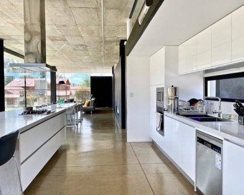 Ultra-modern 5 BDR House in Countryside kitchen 2