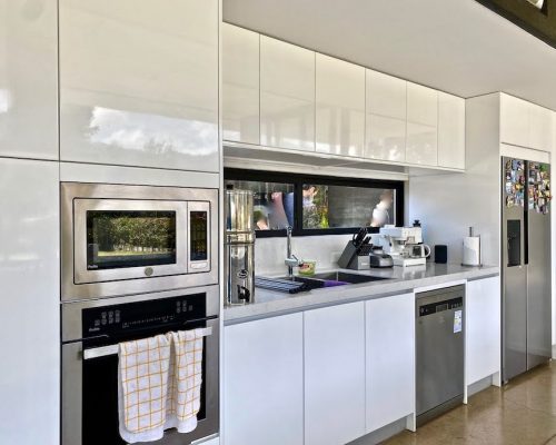 Ultra-modern 5 BDR House in Countryside kitchen 3